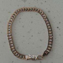9ct Gold 2 Colour Bracelet With A Flat Style Decorative Link. Unworn. 4g