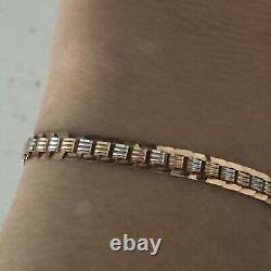 9ct Gold 2 Colour Bracelet With A Flat Style Decorative Link. Unworn. 4g