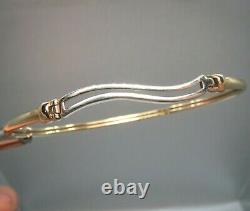 9ct Gold Bangle with White Gold Wave Bar Clasp 4g