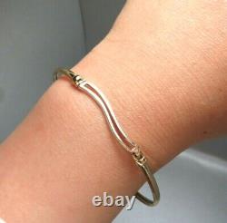 9ct Gold Bangle with White Gold Wave Bar Clasp 4g