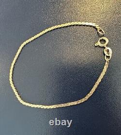 9ct Gold Bracelet. 17.5cm Long. Approx 2mm Wide. Solid 9K Hallmarked Gold. 2.08g