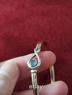 9ct Gold Hook Bracelet With Blue Topaz And White Gold