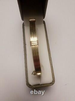 9ct Gold ladies gold bangle 2 tone Pre owned Weight 14.6 grams Fit up to a 6 ½