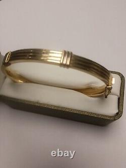 9ct Gold ladies gold bangle 2 tone Pre owned Weight 14.6 grams Fit up to a 6 ½