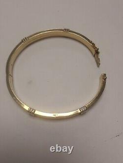 9ct Gold ladies gold bangle 2 tone Pre owned Weight 14.6 grams Fit up to a 6 ½