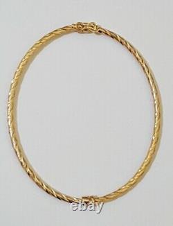 Beautiful 9ct Gold 60x52mm Hinged Bangle with locking clasp and aligning tongue