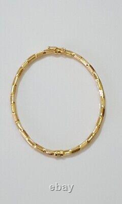 Beautiful 9ct Gold 62x50mm Hinged Bangle with locking clasp and aligning tongue