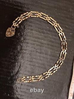 Beautiful delicate 9ct Gold 3 Bar Gate Bracelet 3.4g
