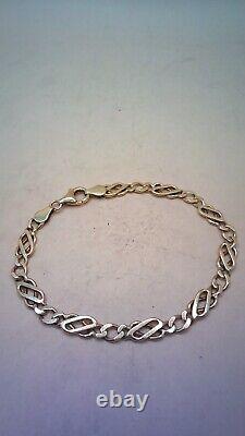 Hallmarked 9 ct Gold Celtic Style Link Bracelet 7.75 in Length. (D)