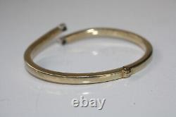 Hallmarked 9ct Gold Sprung Hinged Crossover Bangle With Clear Stones