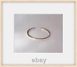 Ladies 9ct solid Gold Bangle