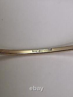 Ladies 9ct solid Gold Bangle