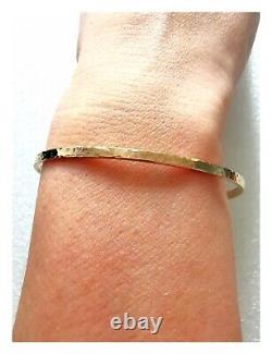 Ladies 9ct solid Gold Bangle