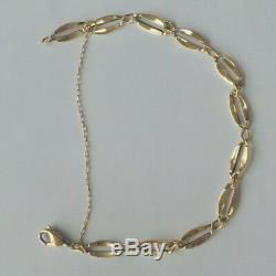 Lovely 9 Ct Gold Classic Bracelet, Oval Shaped Links and Clasp End 5.9 Grams