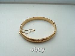 Lovely 9ct Solid Gold Hinged Bangle. 11.1 Grams. 7 Inches Circumference