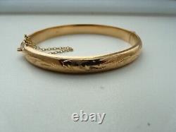 Lovely 9ct Solid Gold Hinged Bangle. 11.1 Grams. 7 Inches Circumference