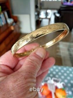 Pretty Hallmarked 9ct Gold Decorative Bangle