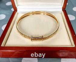 Pretty Hallmarked 9ct Gold Decorative Bangle