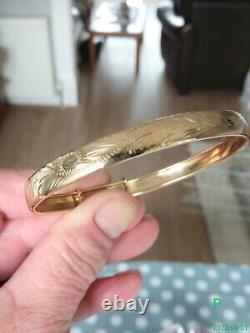 Pretty Hallmarked 9ct Gold Decorative Bangle