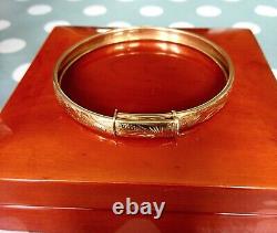 Pretty Hallmarked 9ct Gold Decorative Bangle