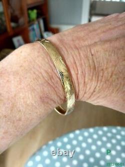 Pretty Hallmarked 9ct Gold Decorative Bangle