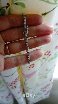 Pretty and elegant 9ct White Gold, 1ct Diamond Tennis Bracelet