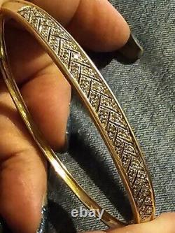 STUNNING 9ct 375 Gold Diamond Bangle. 15ct 10grams Will Fit Up to 7 Inch Wrist