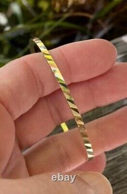 Solid 9ct Yellow Gold Bangle Bracelet. Vintage 1960s. 4.0 grams